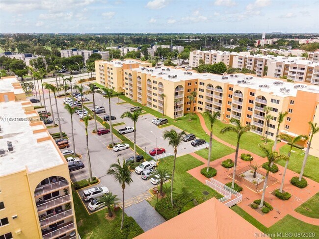 Foto del edificio - 7010 NW 186th St