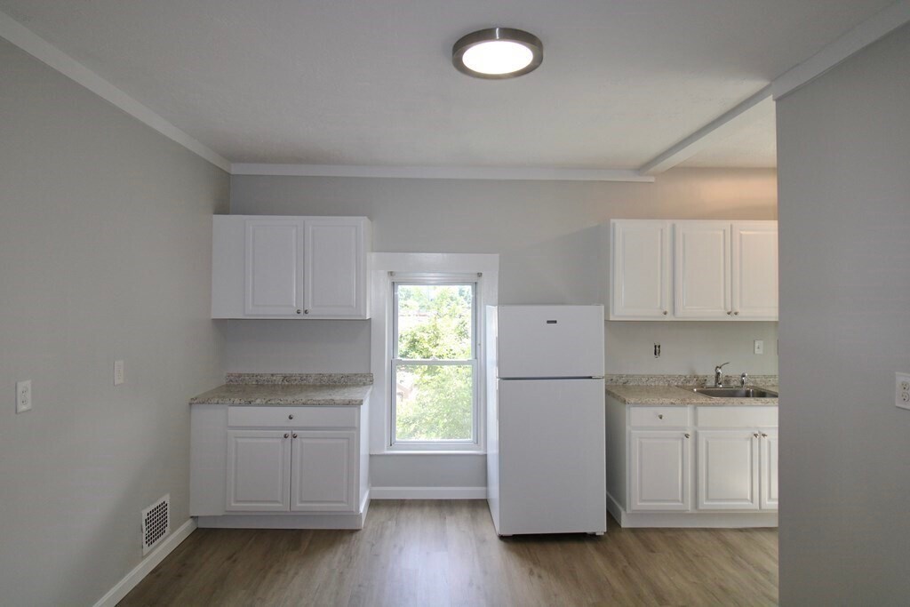 502 Hollis St Unit 502, Framingham, MA 01702 Room for Rent in