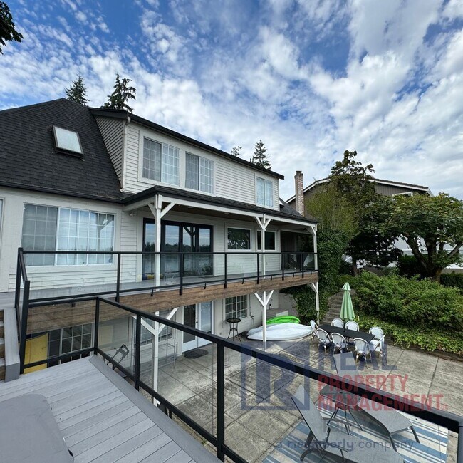 Building Photo - Charming French Cottage-Style Waterfront H...