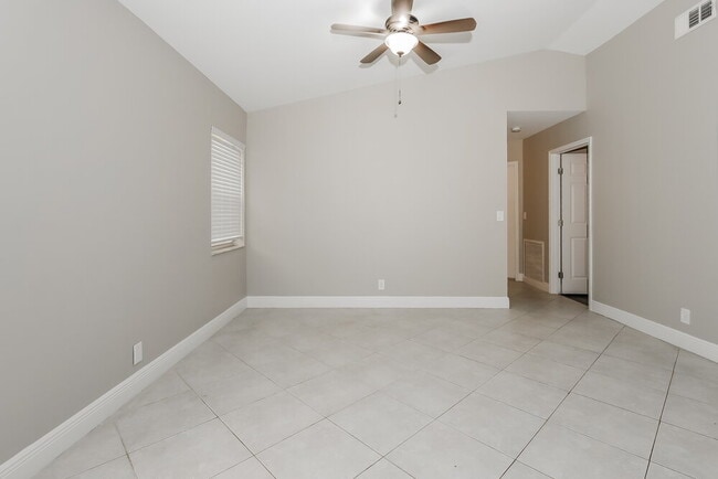 Building Photo - 2638 Country Golf Dr