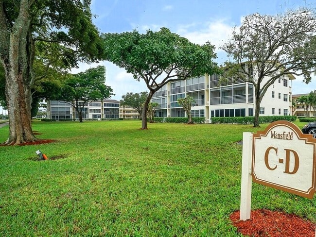 Building Photo - 99 Mansfield C