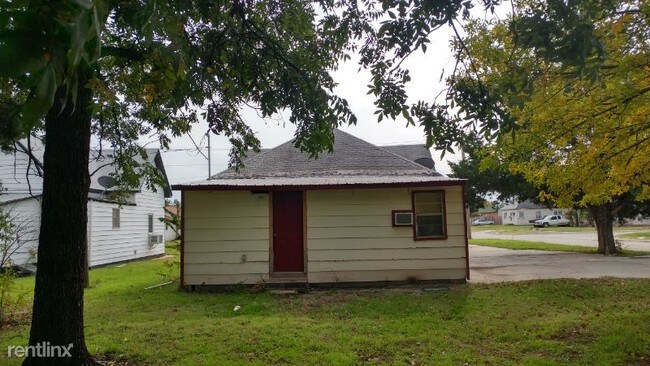 Building Photo - 3 br, 1 bath House - 501 East Hermosa