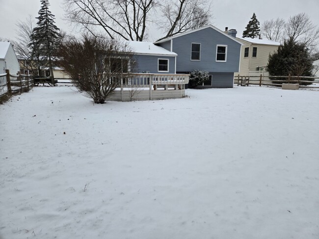 Foto del edificio - 3842 Farmbrook Dr