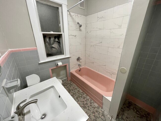 Building Photo - 64 Canner St
