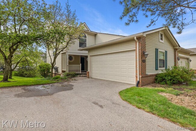 Foto del edificio - 5652 Drake Hollow Dr E