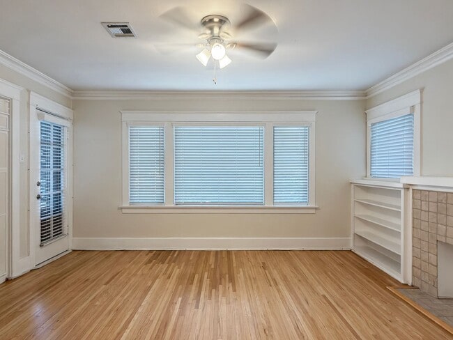 Foto del edificio - 221 Belmont Ave