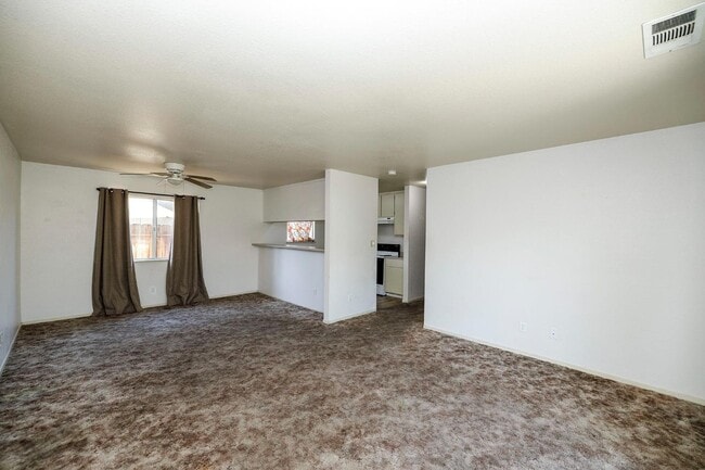 Foto del edificio - 1580 N Denair Ave