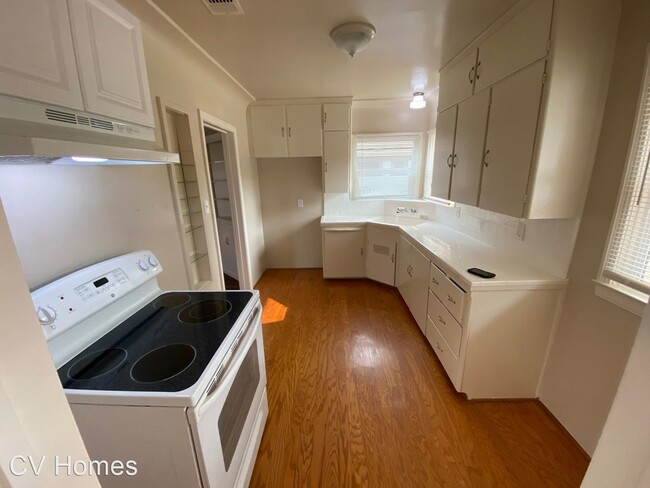Building Photo - 2 br, 1 bath House - 2856 B St.