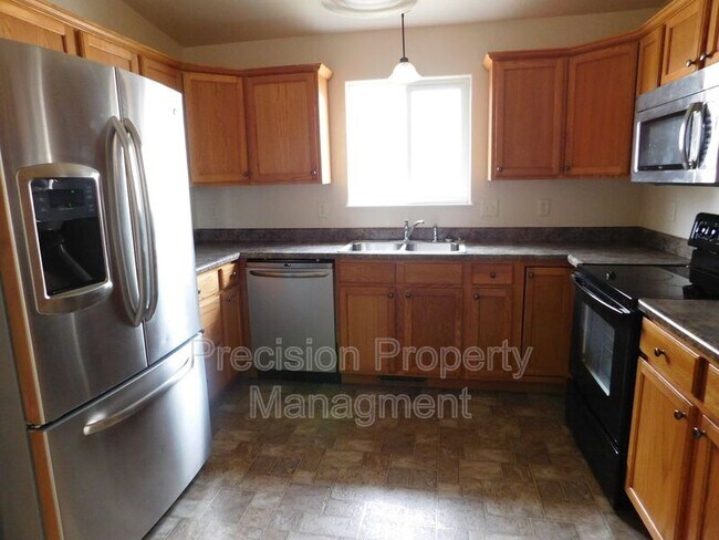 Building Photo - 2444 Merlot Dr