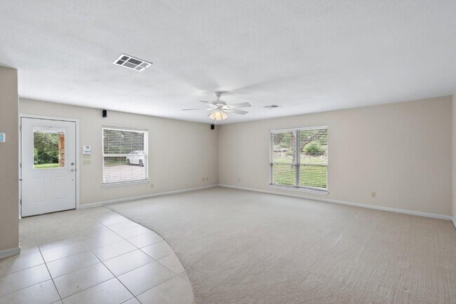 Foto del edificio - 8816 Taylor Rd