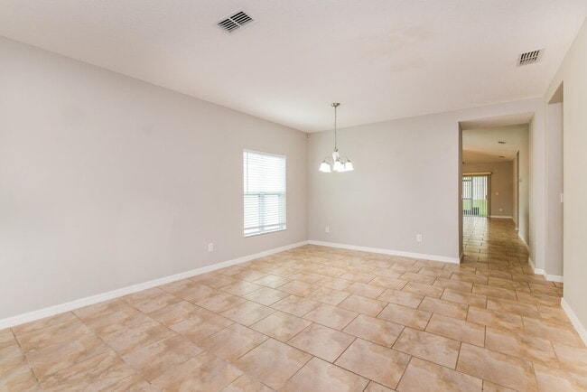 Building Photo - 346 Vitoria Rd