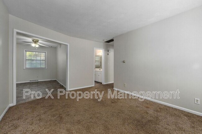 Building Photo - 2111 S Ventura Ave