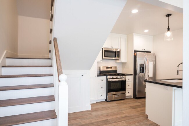 Building Photo - Gower Apartments