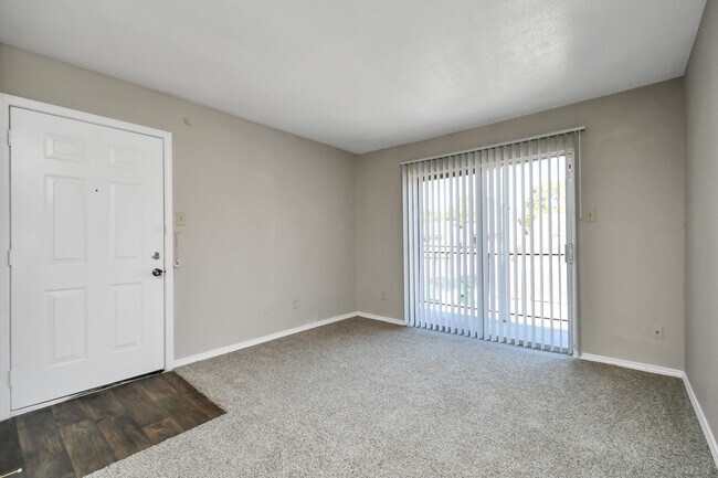 Foto del edificio - 7700 W Airport Blvd