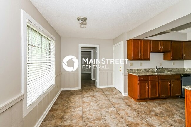 Building Photo - 3 Bedroom Pet-Friendly Home in Memphis, TN with Main Street Renewal