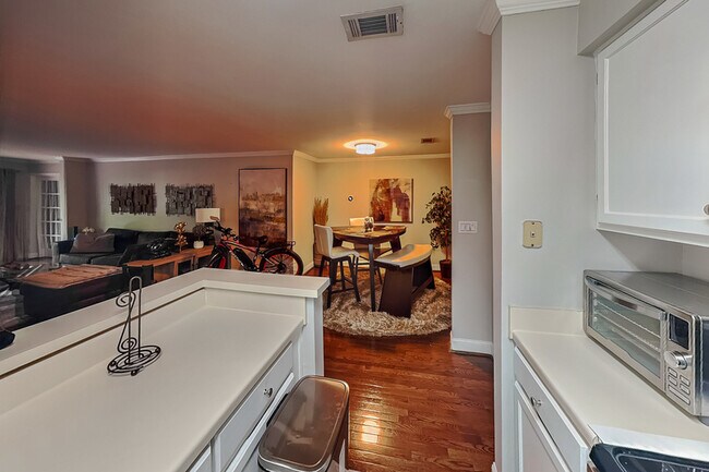 Foto del edificio - 3104 Pine Heights Dr NE