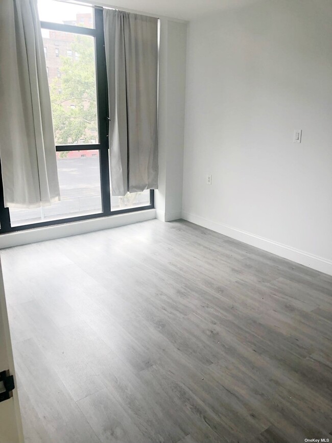 Foto del edificio - 99-49 66th Ave