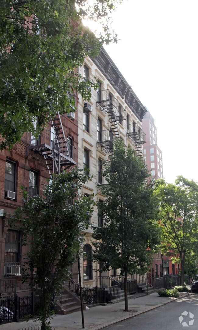 Building Photo - 55 W 105th St