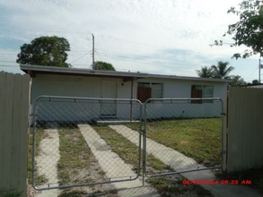 1033 NW 10th Pl