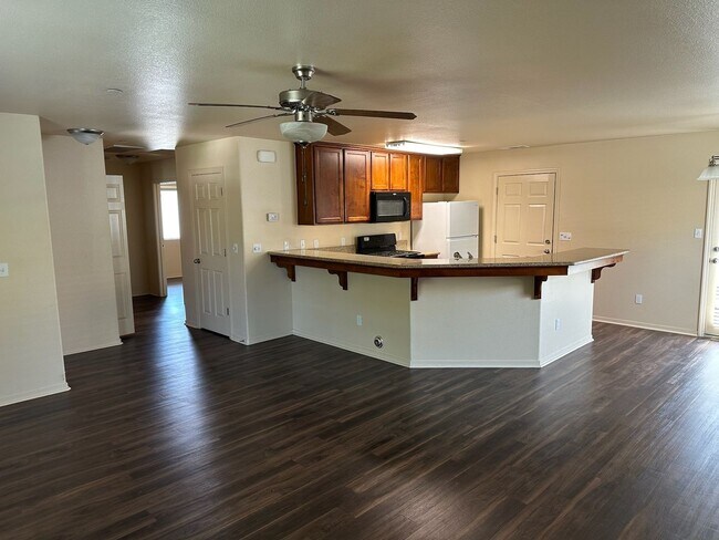 Building Photo - 2011 Bella Oaks Dr
