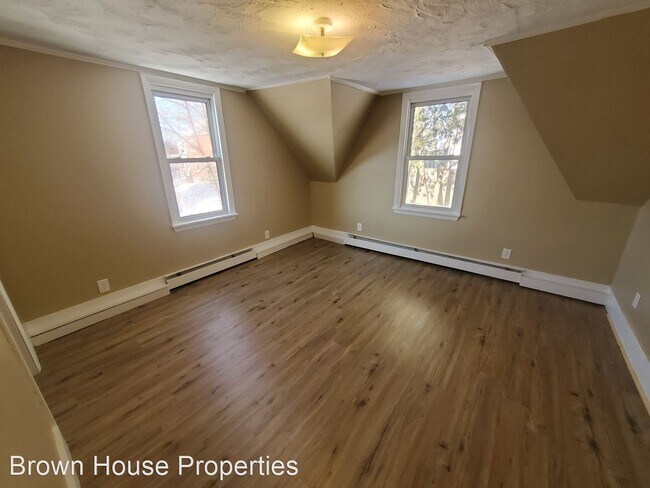 Building Photo - 3 br, 1 bath House - 7.5 Burrill St