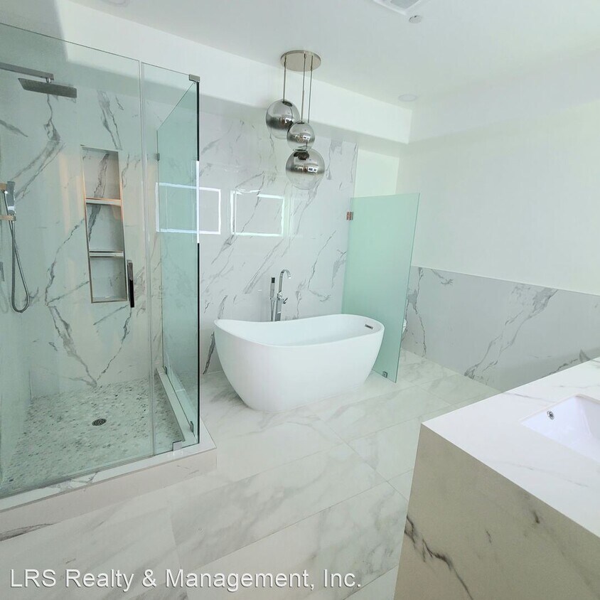 Foto principal - 2 br, 2.5 bath House - 1861 Veteran Ave. #101