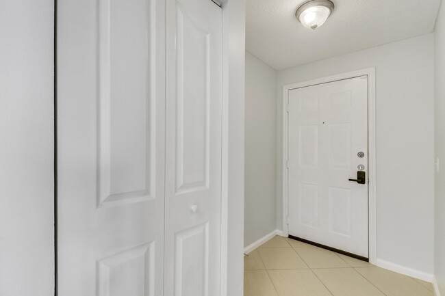 Building Photo - 5308 Myrtlewood Cir E