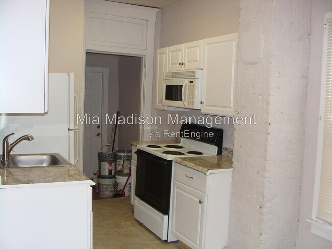 Building Photo - 513 W 35th St