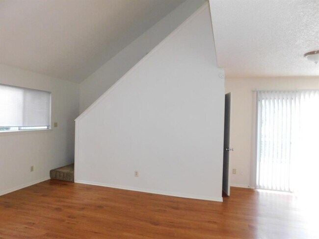 Foto del edificio - 2000 Travis Heights Blvd