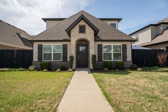 Building Photo - 667 N Salem Rd