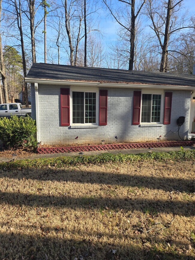 Foto del edificio - 3226 Piney Grove Rd