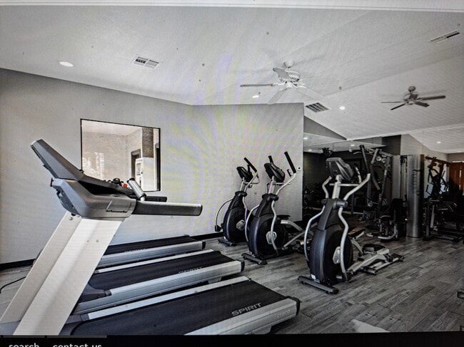 Fitness room - 2025 E Campbell Ave