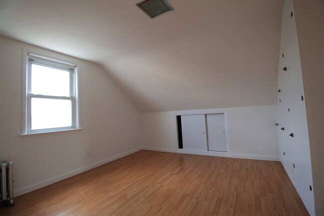 Building Photo - 2819 Lasalle Ave