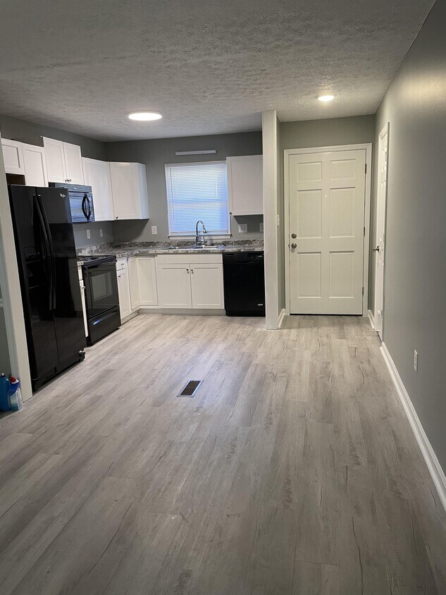 Primary Photo - 210 Eaglewood Ct