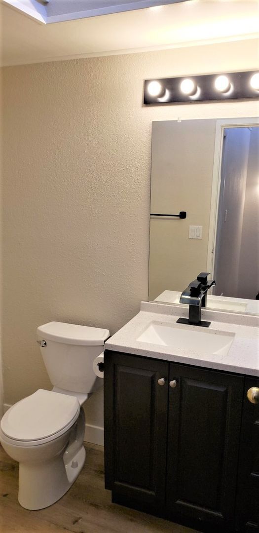 Foto del edificio - 5118 Garden Ln