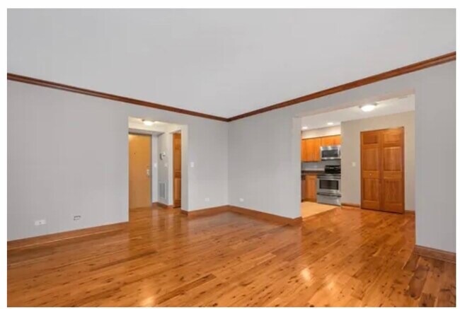 Building Photo - 512 W Barry Ave