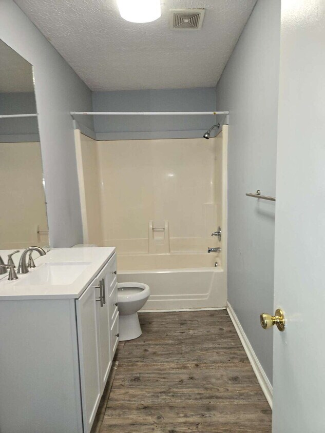Foto principal - Charming 1 bed 1 bath