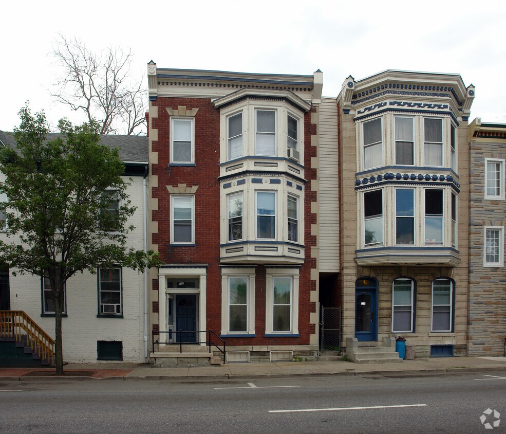 Building Photo - 125 E Franklin St