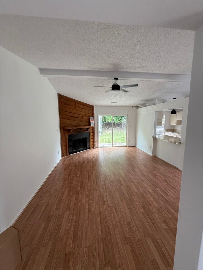 Foto del edificio - 6533 Deermont Ct