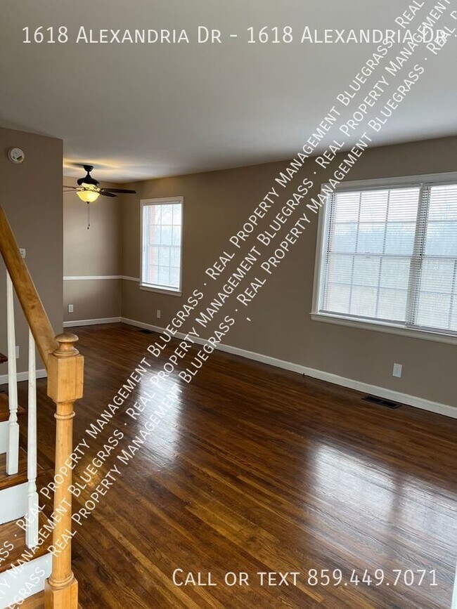 Building Photo - Updated Townhome