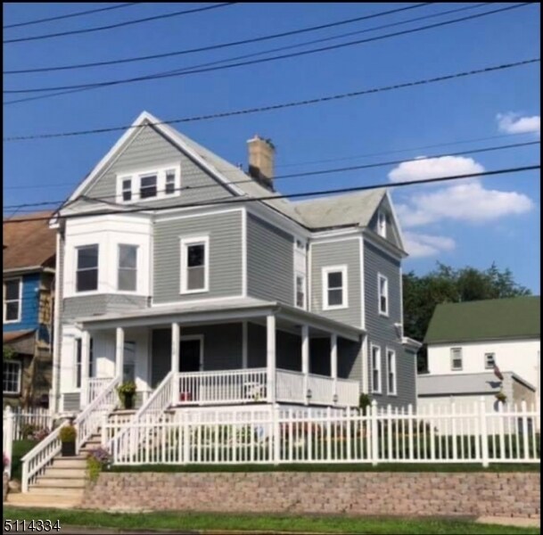 Primary Photo - 664 Valley St