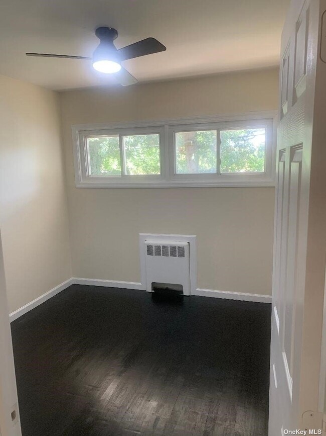Foto del edificio - 402 Leslie Ln