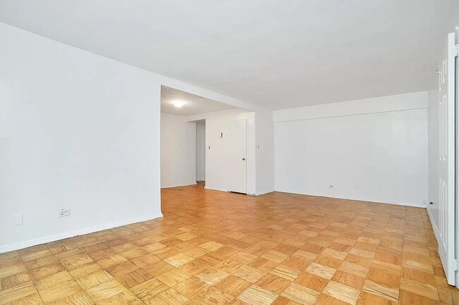 Building Photo - 310 Lenox Rd