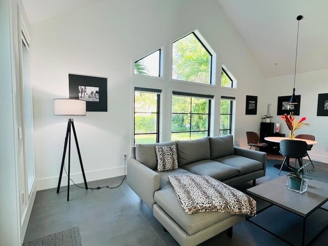 Foto del edificio - 1275 N Swinton Ave