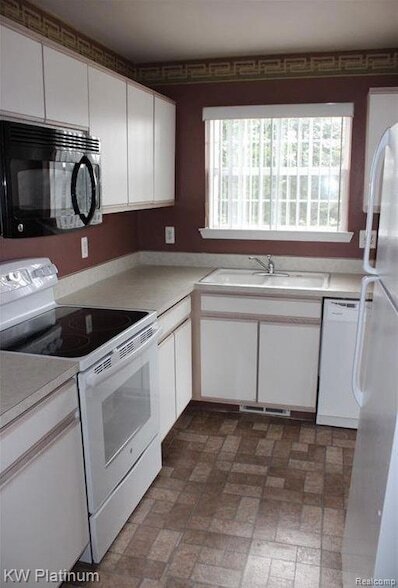 Foto del edificio - 16632 Glenmoor Blvd