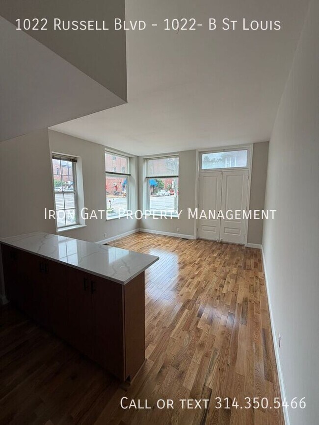 Foto del edificio - 1022 Russell Blvd