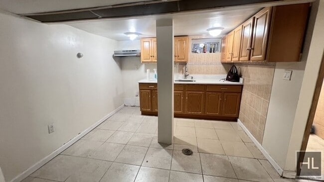Foto del edificio - 1043 E 14th St