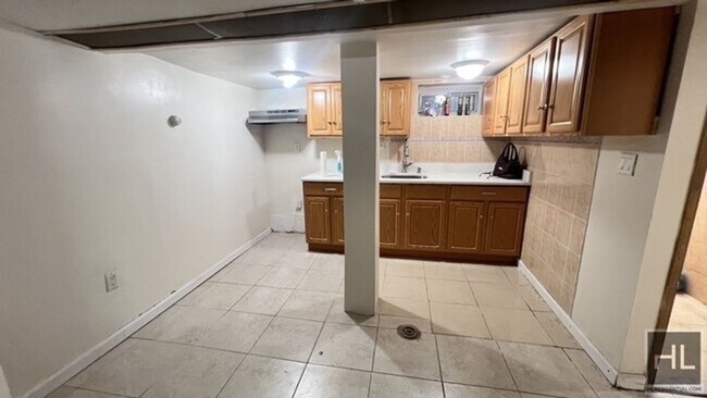 Foto del edificio - 1043 EAST 14 STREET