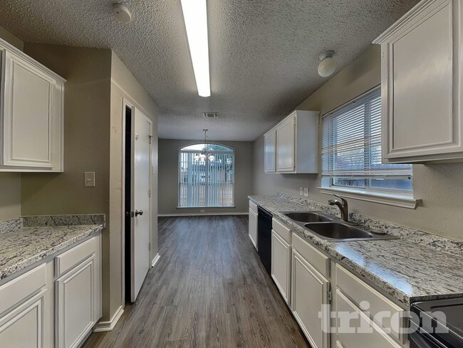 Building Photo - 720 Charles City Dr