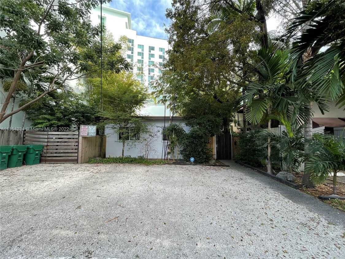 Primary Photo - 1511 SW 2nd Ave